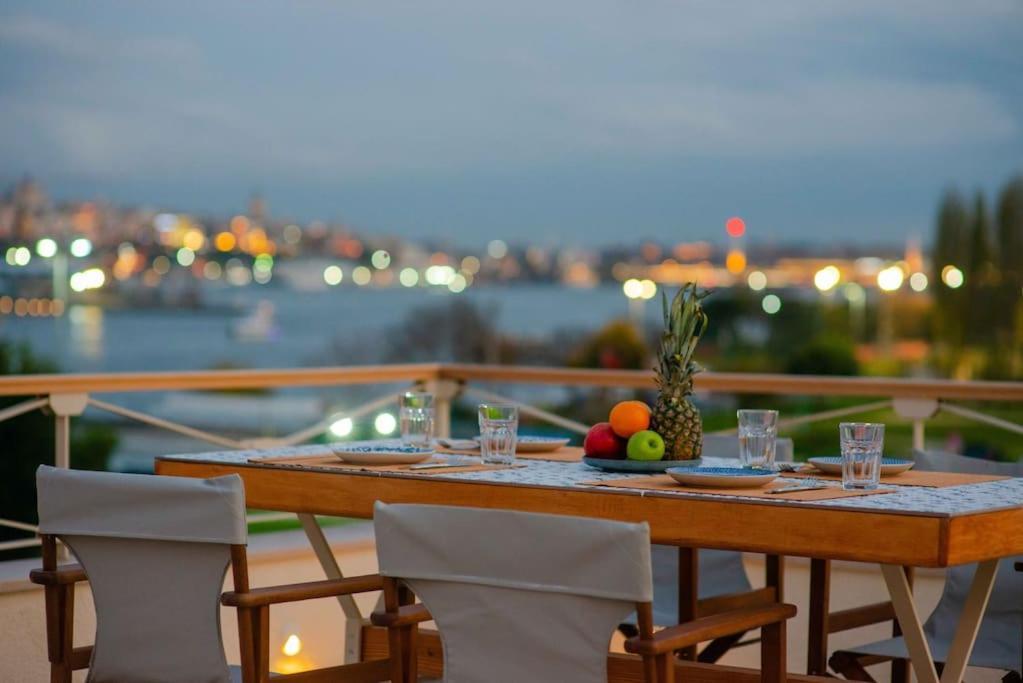 Waterfront Apartment By The Tram - Terrace With Dome & Golden Horn View In Fatih Istambul Exterior foto