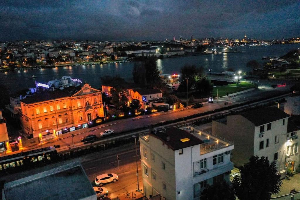 Waterfront Apartment By The Tram - Terrace With Dome & Golden Horn View In Fatih Istambul Exterior foto