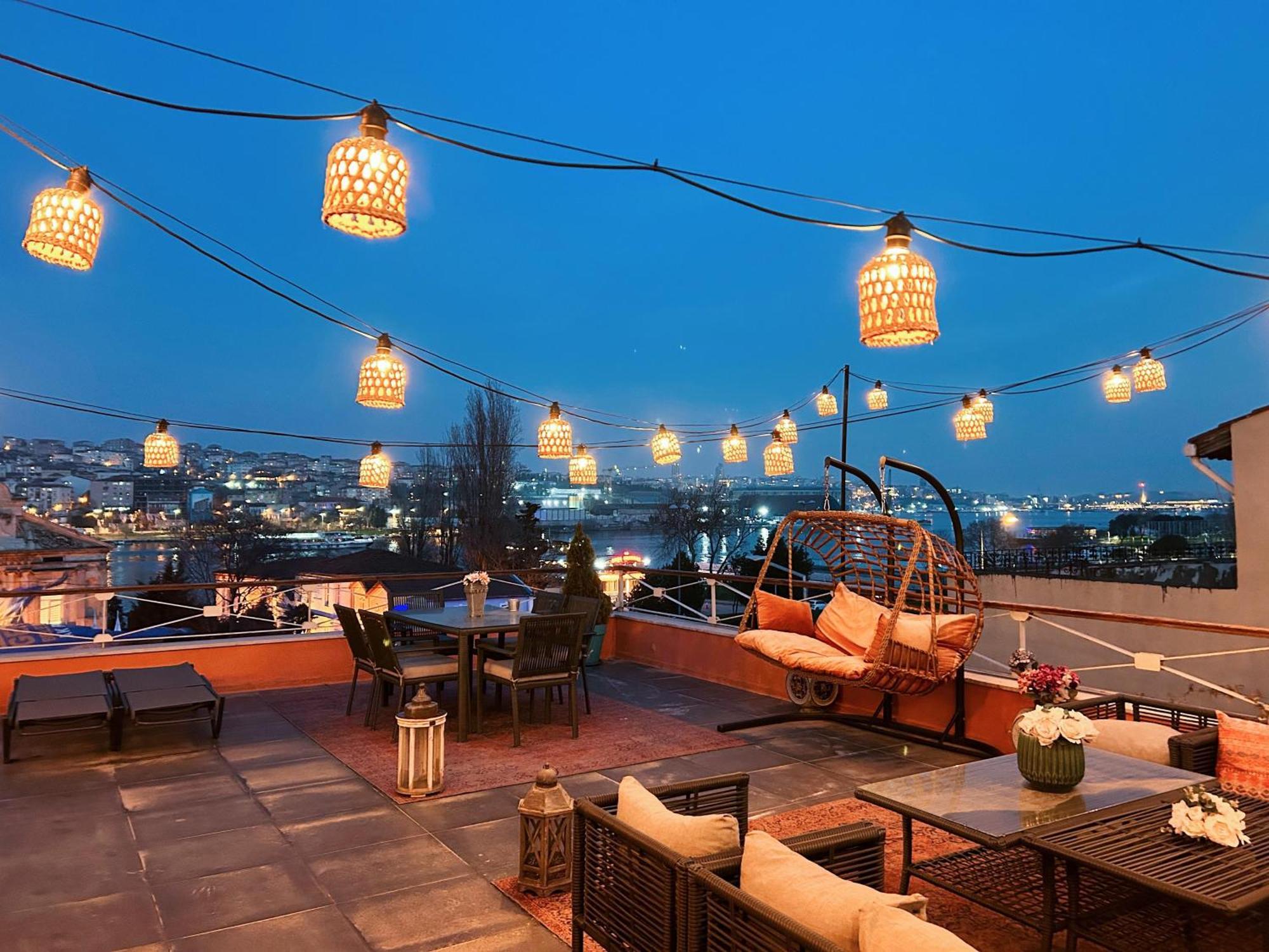 Waterfront Apartment By The Tram - Terrace With Dome & Golden Horn View In Fatih Istambul Exterior foto