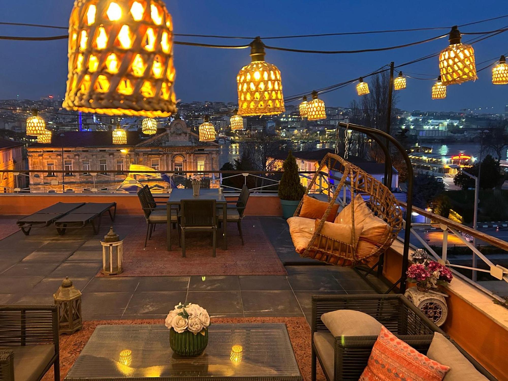 Waterfront Apartment By The Tram - Terrace With Dome & Golden Horn View In Fatih Istambul Exterior foto