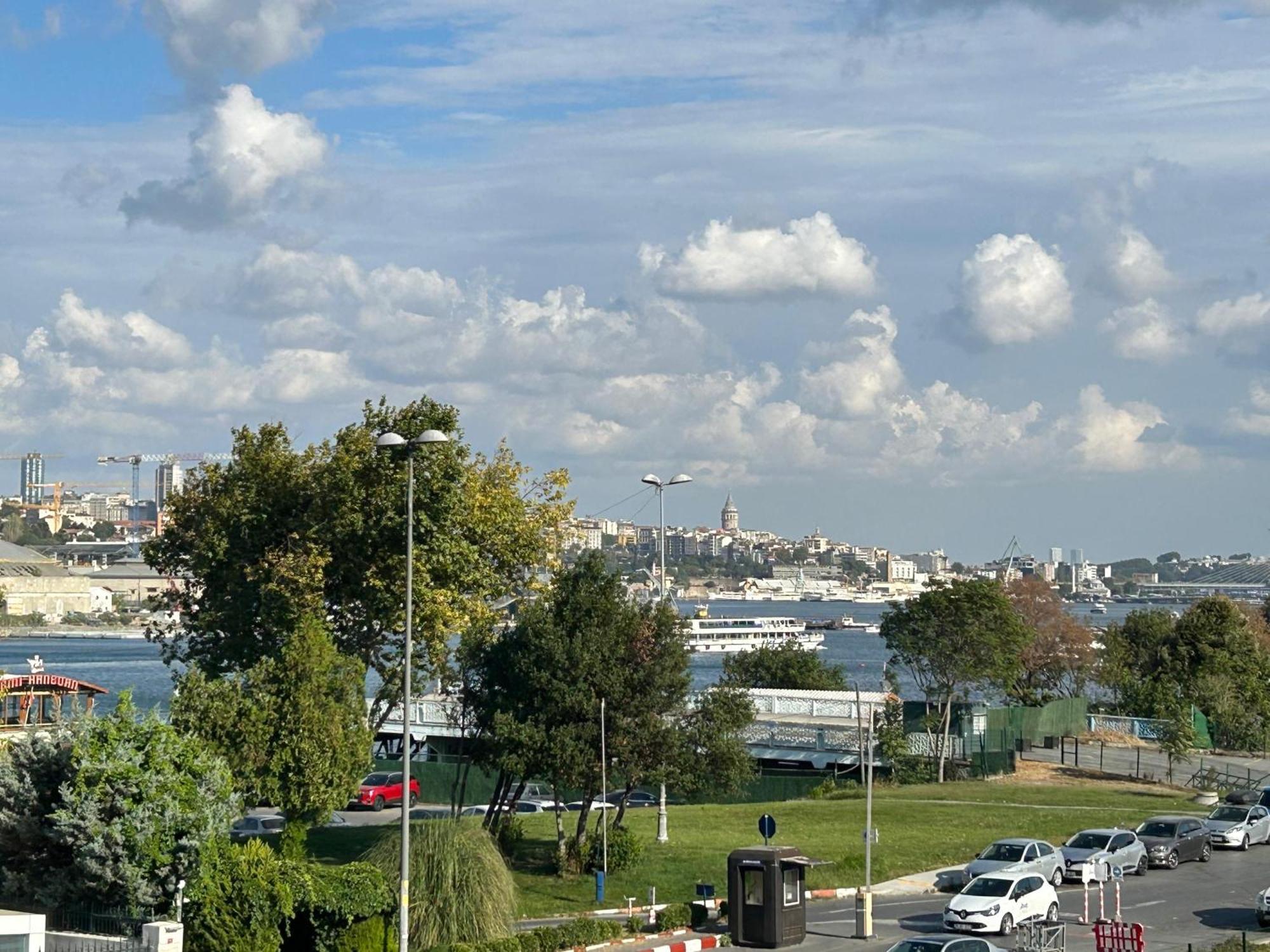 Waterfront Apartment By The Tram - Terrace With Dome & Golden Horn View In Fatih Istambul Exterior foto
