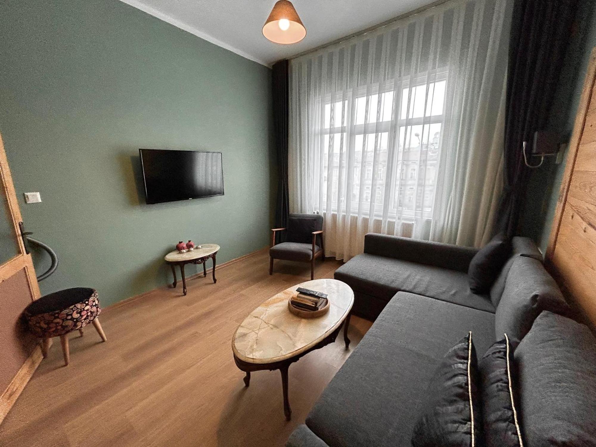 Waterfront Apartment By The Tram - Terrace With Dome & Golden Horn View In Fatih Istambul Exterior foto