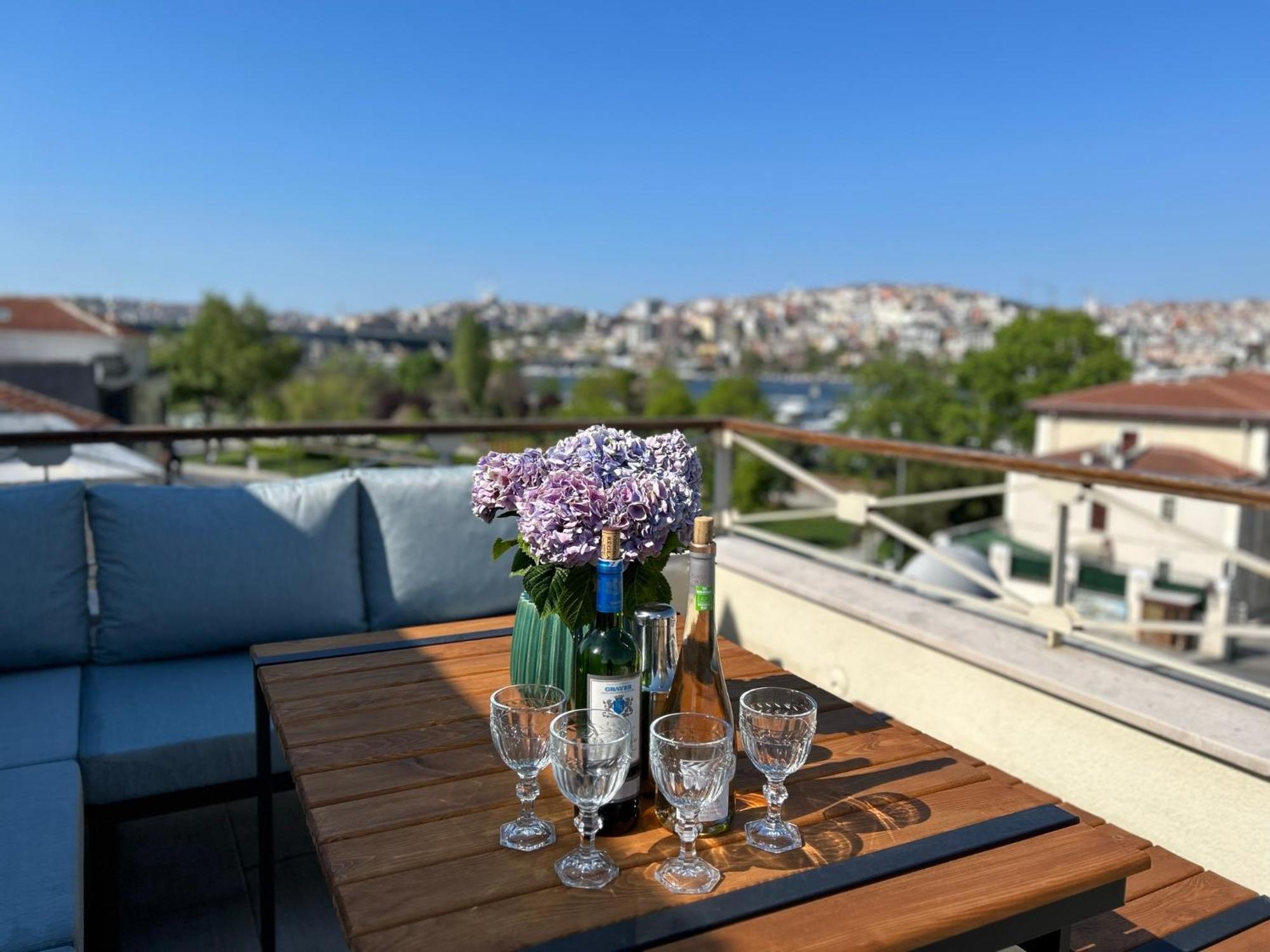Waterfront Apartment By The Tram - Terrace With Dome & Golden Horn View In Fatih Istambul Exterior foto