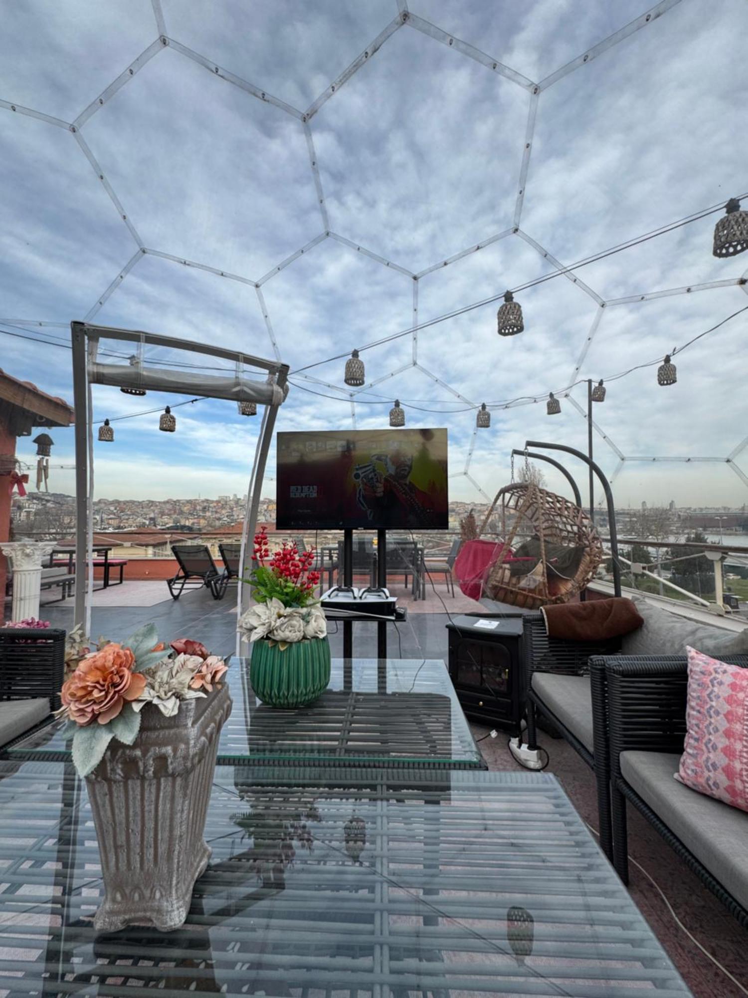 Waterfront Apartment By The Tram - Terrace With Dome & Golden Horn View In Fatih Istambul Exterior foto